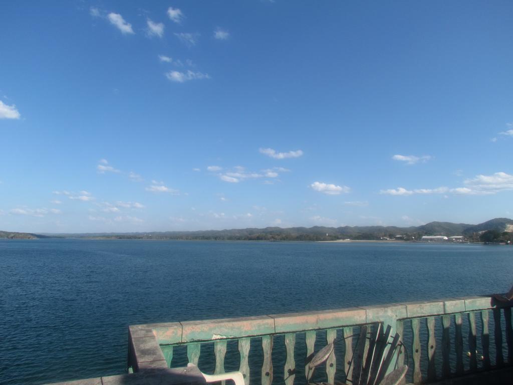 Hotel Mirador Del Lago Flores Extérieur photo