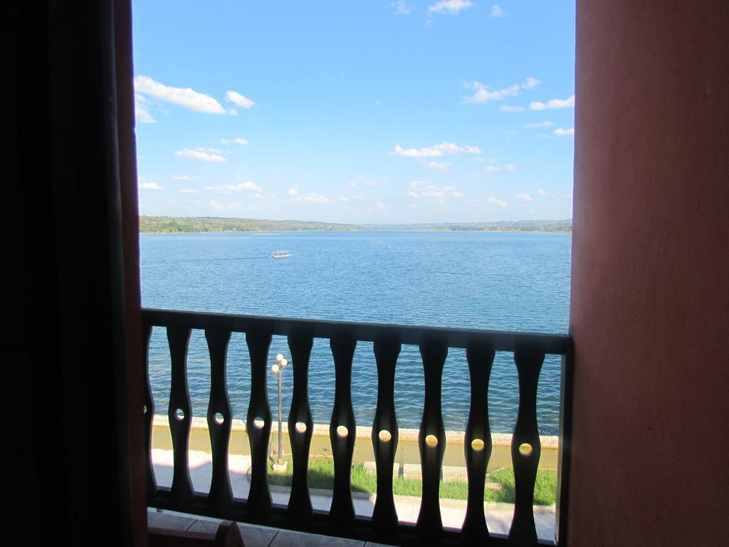 Hotel Mirador Del Lago Flores Extérieur photo