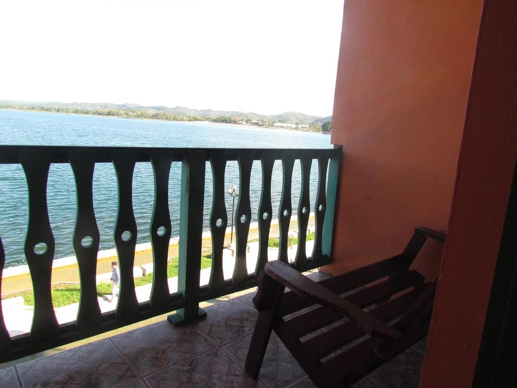 Hotel Mirador Del Lago Flores Extérieur photo